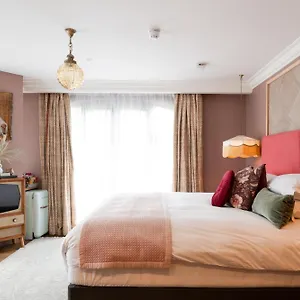 The Rabbit & Retreat **** Templepatrick